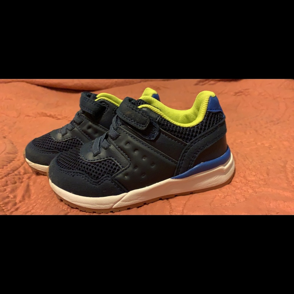 Boys Cat and Jack Shoes Size 9